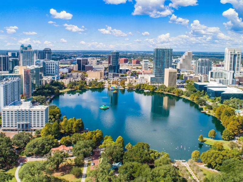 Downtown_Orlando_skyline_with_Lake_Eola_9561b1fd-3cb6-4379-acee-812a3e794f51